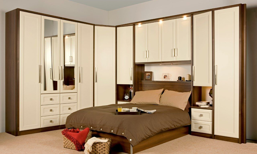 Tủ quần áo gỗ thông minh đặt ở đầu giường