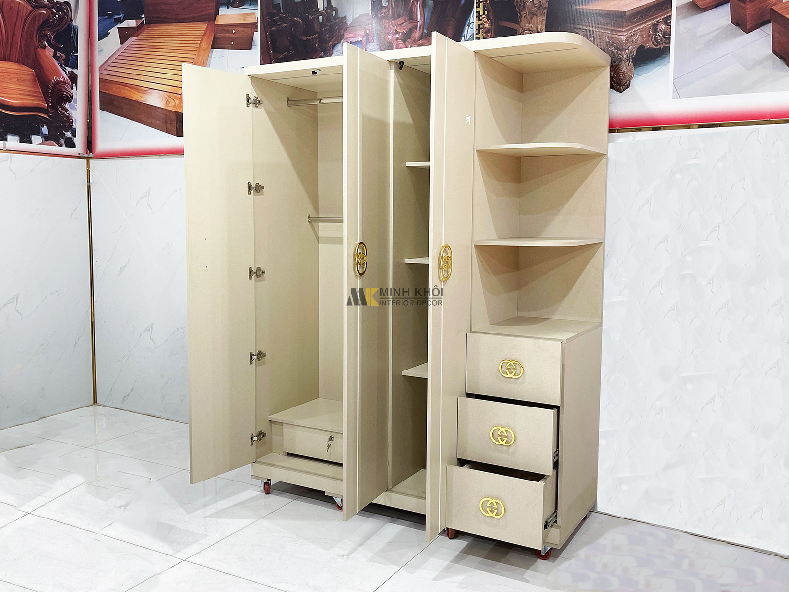 tu-quan-ao-gucci-led-3