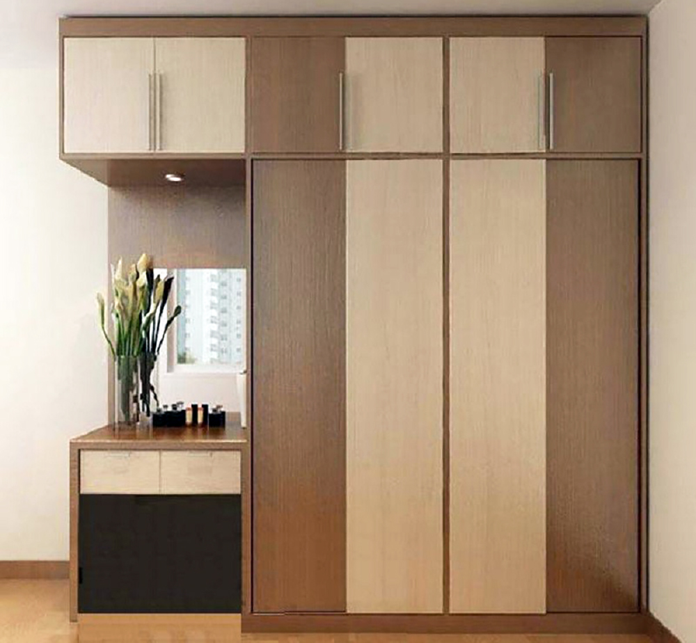 Tủ quần áo màu nâu sáng kết hợp cùng bàn trang điểm