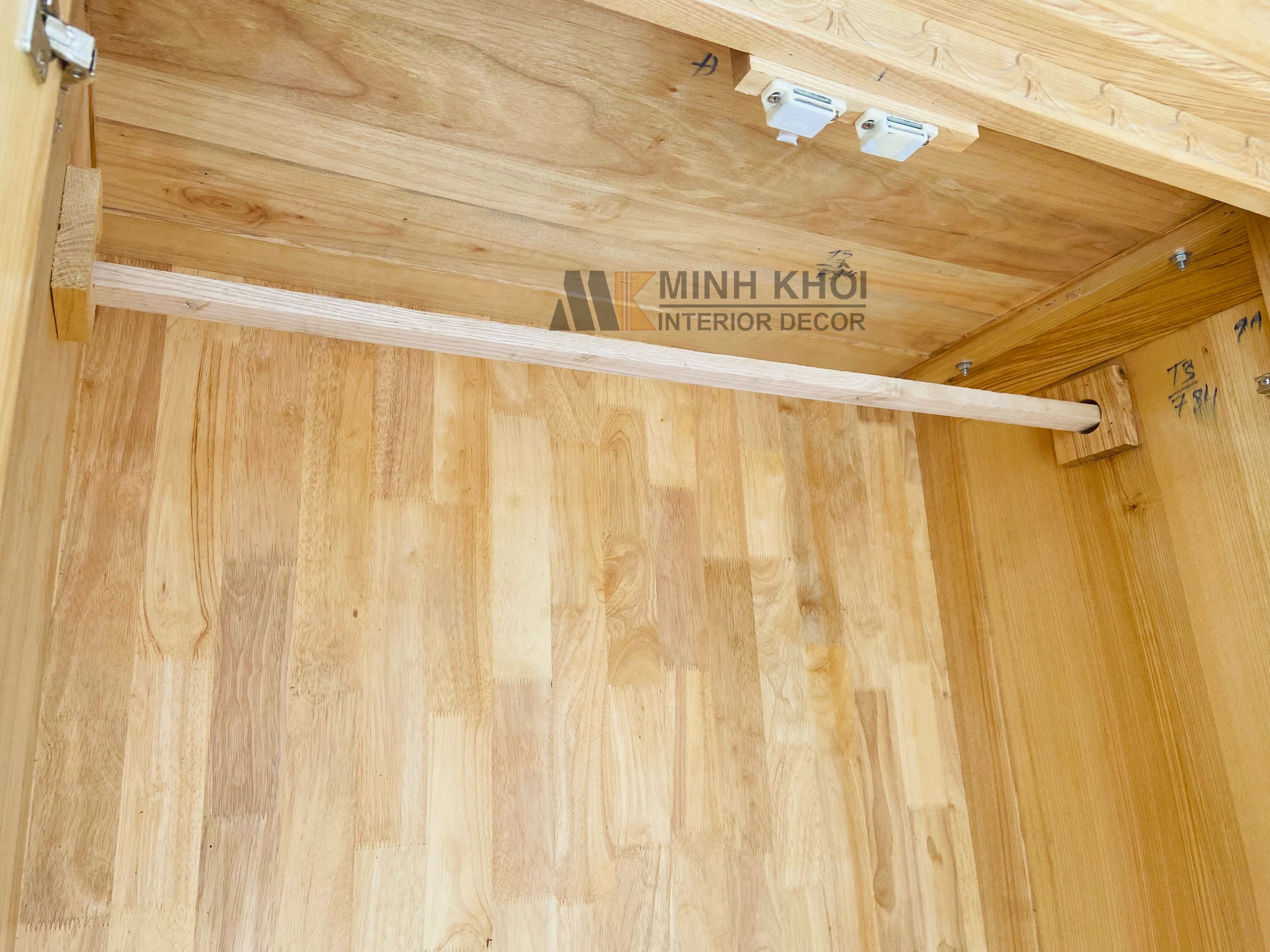 Tủ Quần Áo Sồi Nga 3 Cánh - TA917