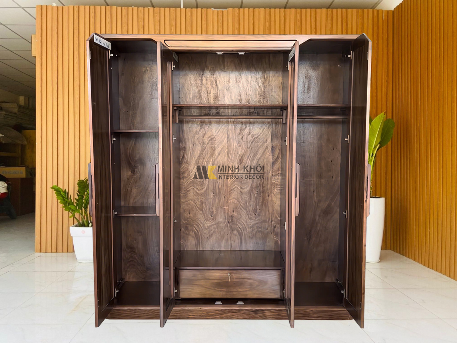 tu-quan-ao-soi-oc-cho_6