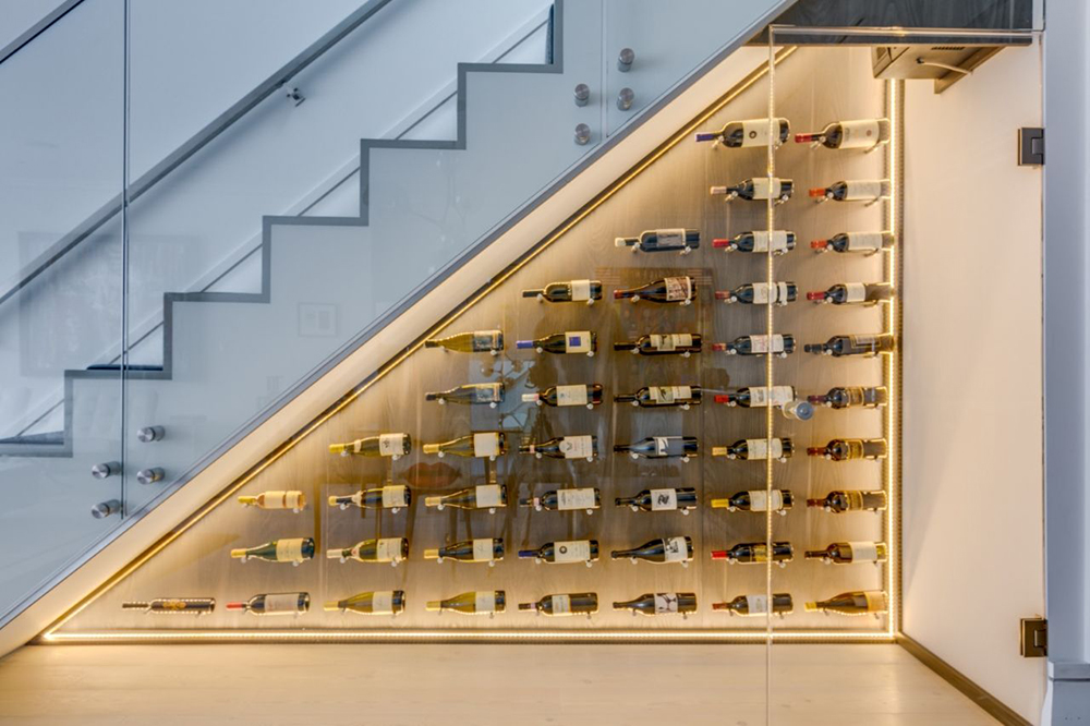 Những mẫu tủ đựng rượu góc tường đẹp đang được ưa chuộng hiện nay