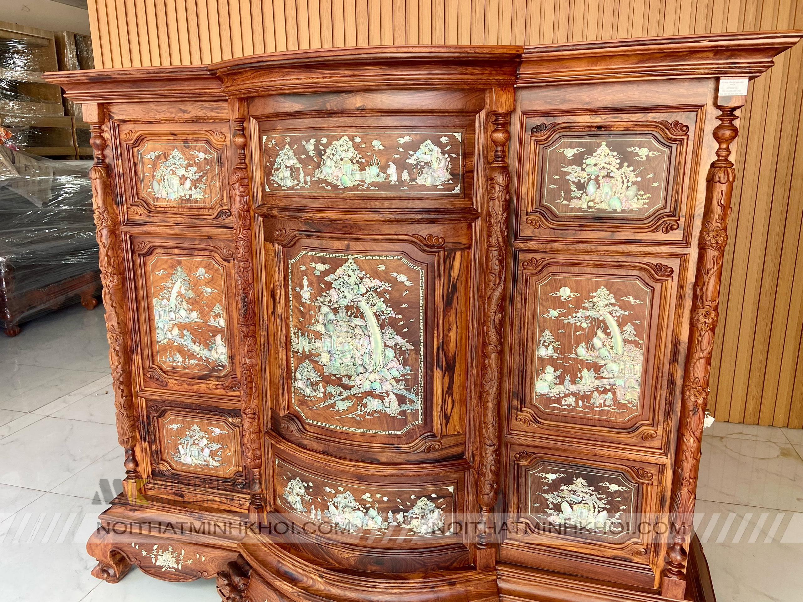 Tủ Thờ Cẩm Lai Mặt Cong Cẩn Cao Cấp 1m75 - TT204