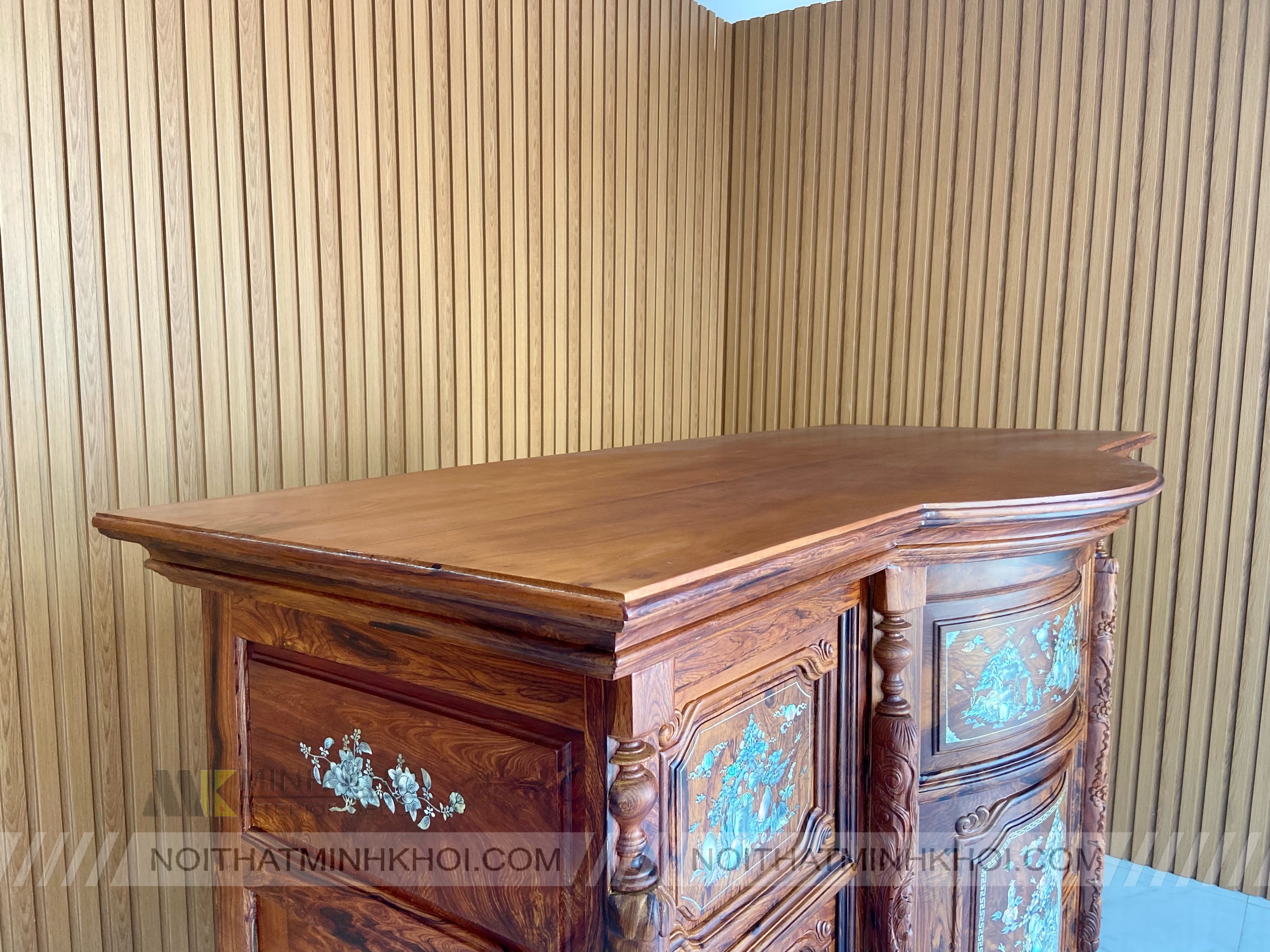 Tủ Thờ Cẩm Lai Mặt Cong Cẩn Cao Cấp 1m75 - TT204