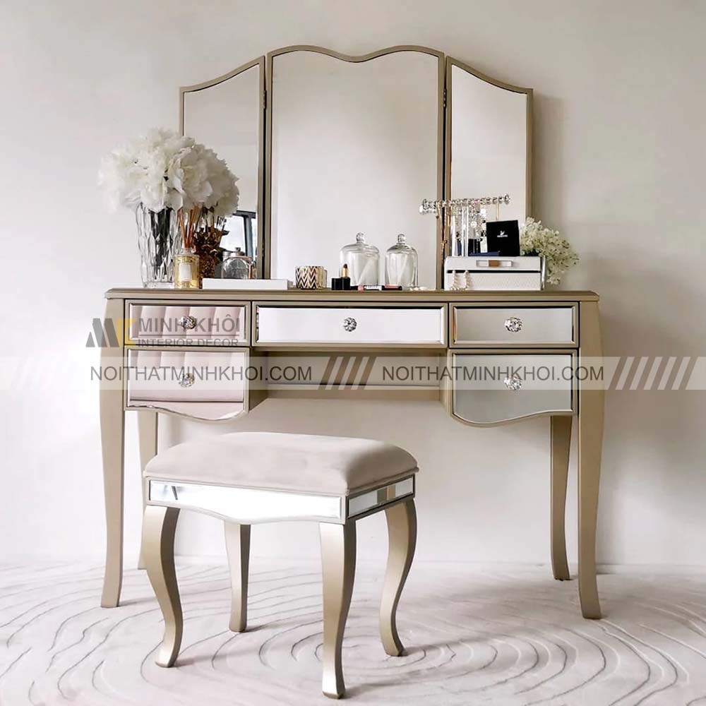 Mẹo lựa chọn và sắp xếp phụ kiện trên bàn trang điểm