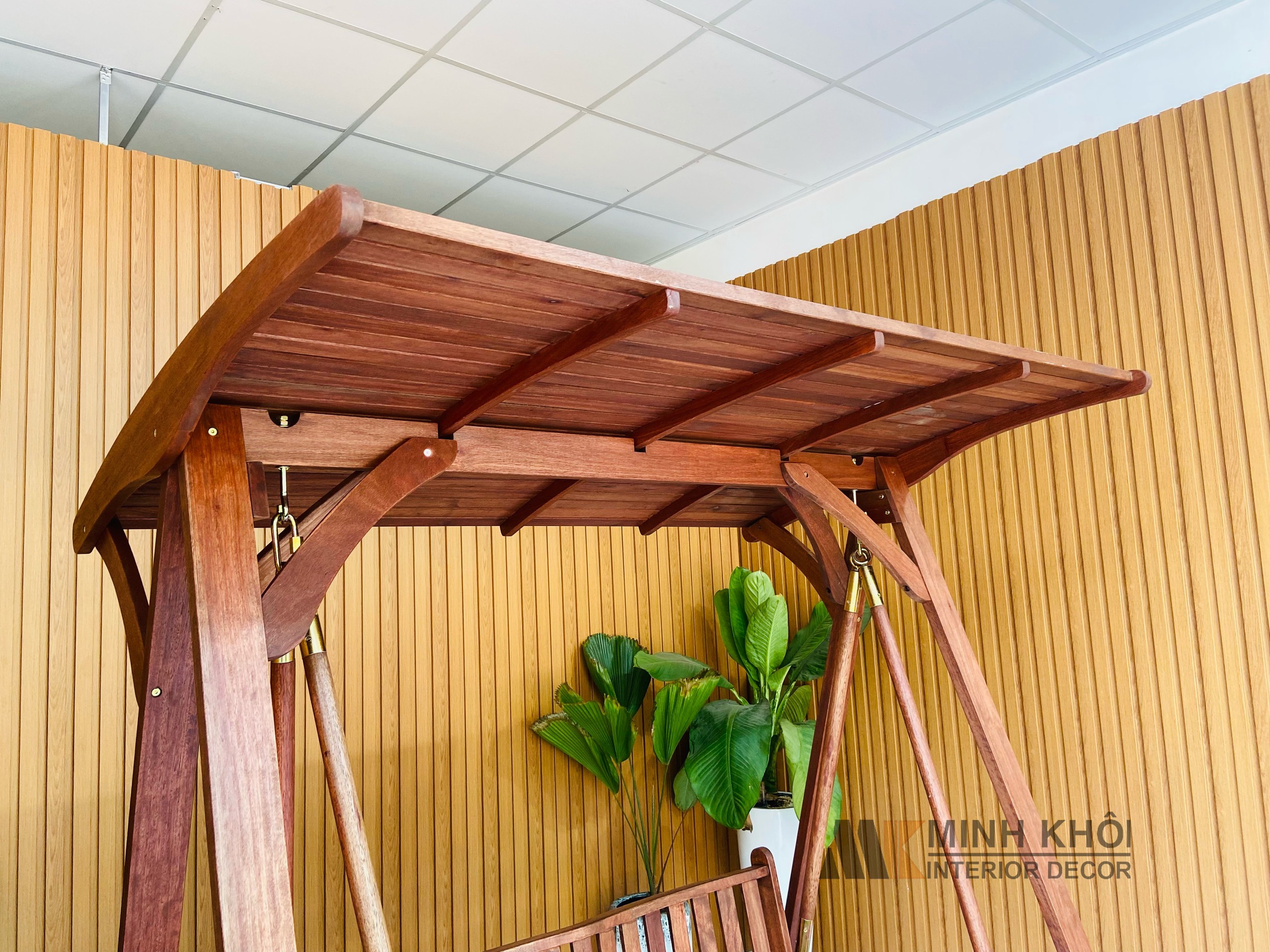 Xích đu gỗ Dầu có mái - XDG001