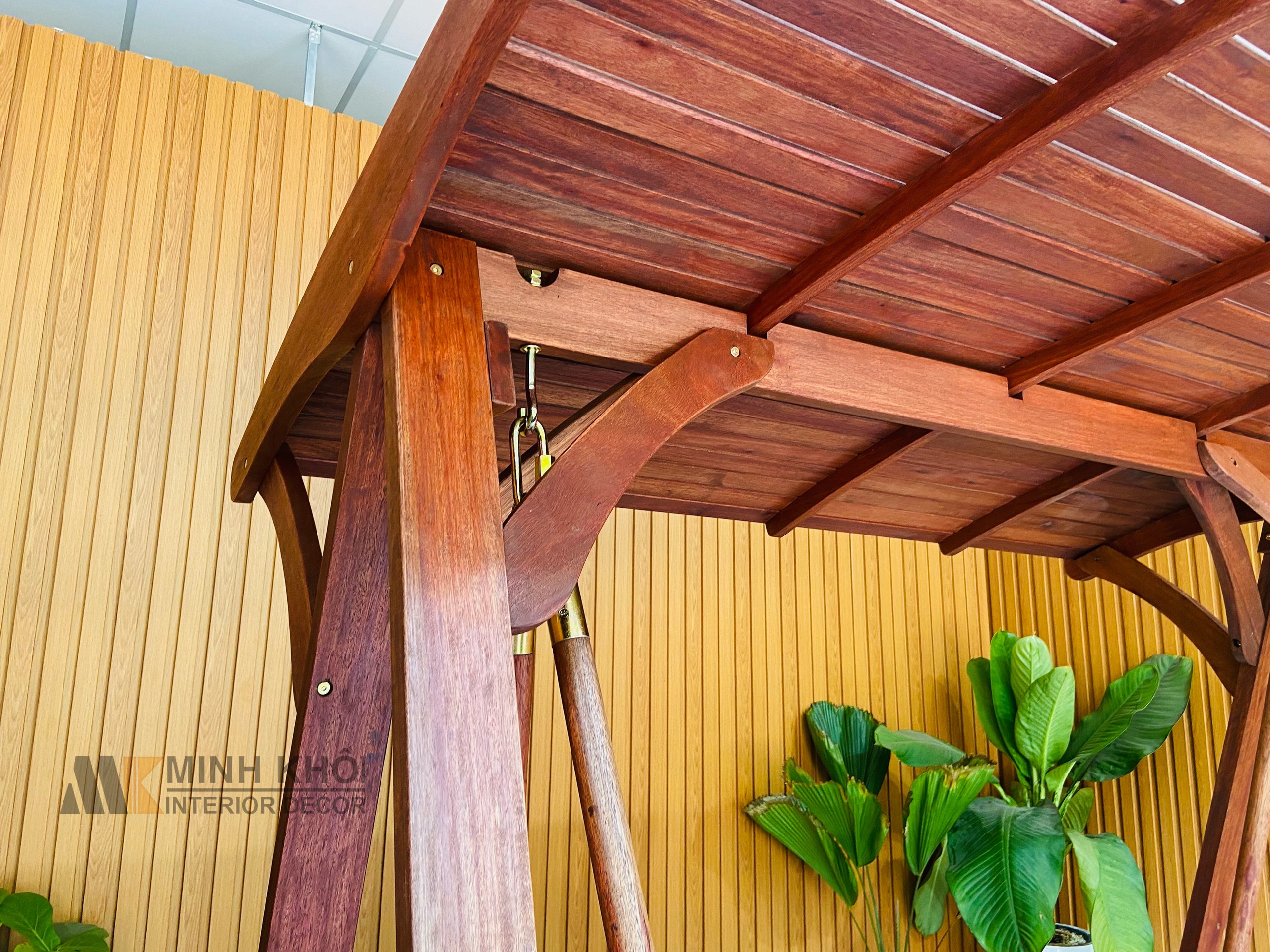 Xích đu gỗ Dầu có mái - XDG001