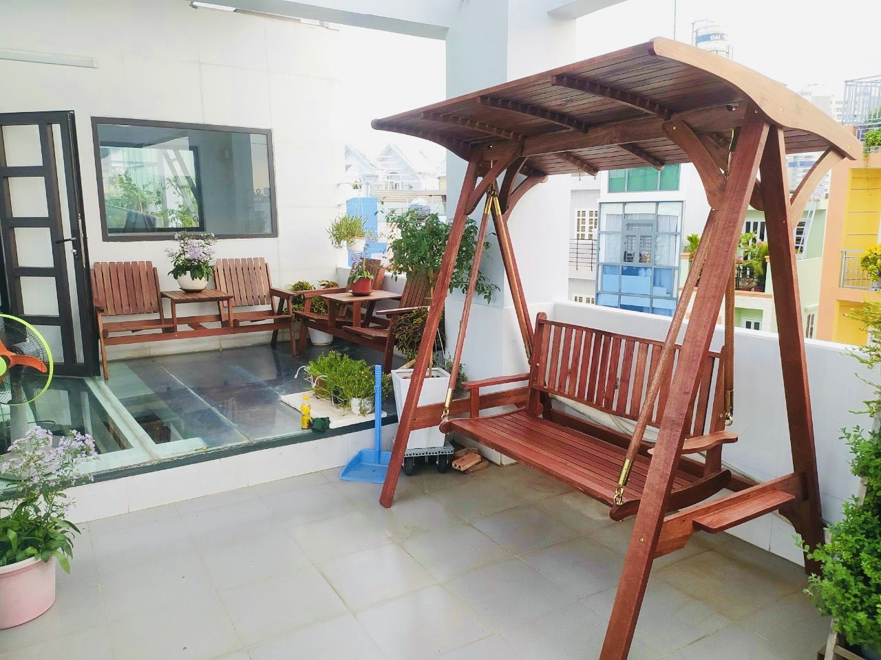 Xích Đu Gỗ Dầu Có Mái - XDG001