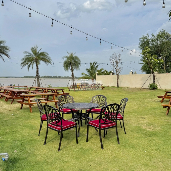 Bàn Ghế Ngoài Trời Thiết Kế Hiện Đại - BNT021