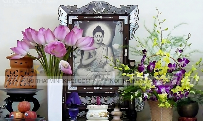 Quy chuẩn cắm hoa bàn thờ Phật: Các quy chuẩn về cách cắm hoa bàn thờ Phật là rất quan trọng để bảo đảm tính thiêng liêng và đúng đắn. Hãy cùng xem những bức ảnh về cách cắm hoa bàn thờ Phật đúng quy chuẩn để có được sự tôn trọng và sự yên bình cho gia đình.