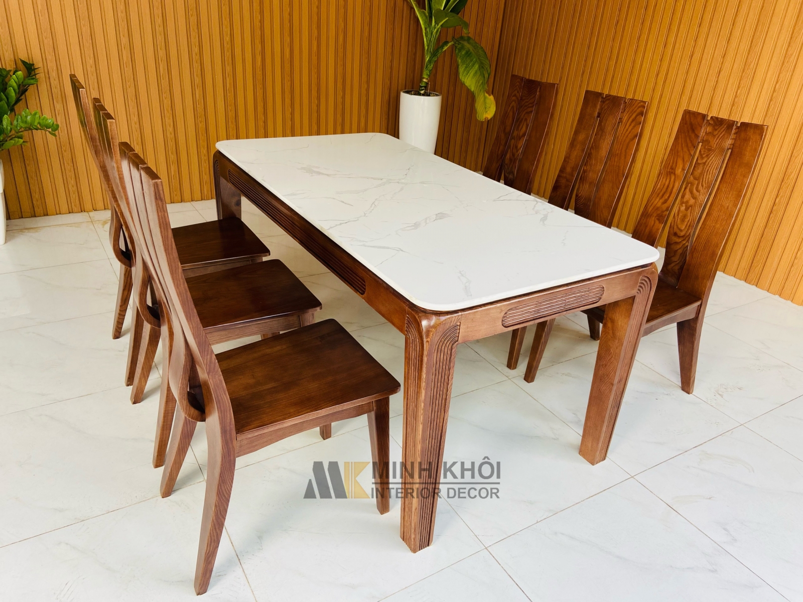 Bộ bàn ăn mặt đá trắng 6 ghế sồi là một sản phẩm đẳng cấp, tinh tế và sang trọng. Với mặt đá tự nhiên và chất liệu gỗ sồi cao cấp, bạn sẽ có được một bộ bàn ăn hoàn hảo cho các buổi tiệc gia đình hay những bữa tiệc bạn bè.